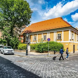 Bed & Breakfast Academy 